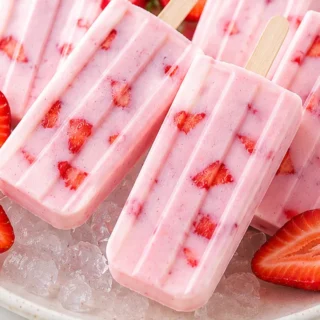 4-Ingredient Strawberry Yogurt Popsicles! - strawberry popsicles - Strawberry popsicles: make these 4-ingredient frozen treats in 15 minutes. Creamy, refreshing