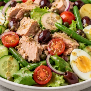 Tuna Nicoise Salad: Taste of Provence! Tuna Nicoise Salad: Make this vibrant and healthy salad with fresh tuna, crisp vegetables, and zesty lemon dressing. A pe