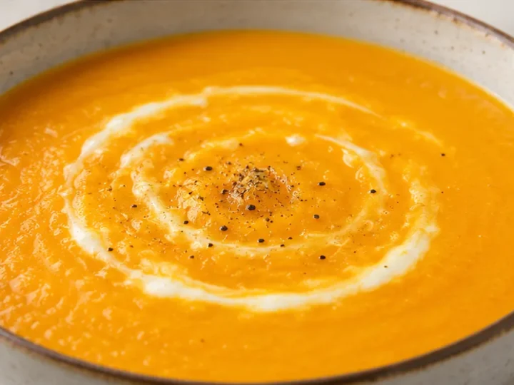 Creamy Carrot Ginger Soup: Comforting & Easy