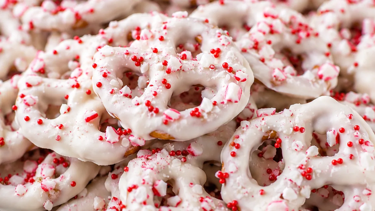 White Chocolate Peppermint Pretzels - white chocolate pretzels - White chocolate pretzels: master these festive, crunchy treats in under 30 minutes. Perfect for