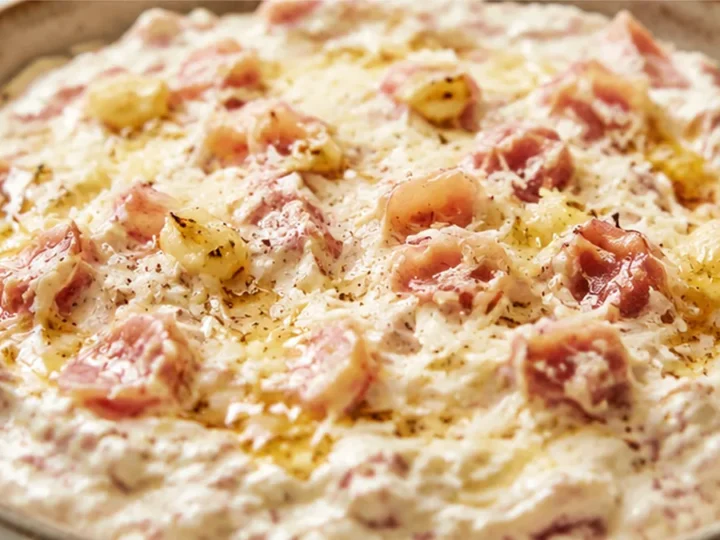 Garlicky Prosciutto Dip: The Ultimate Party Starter!