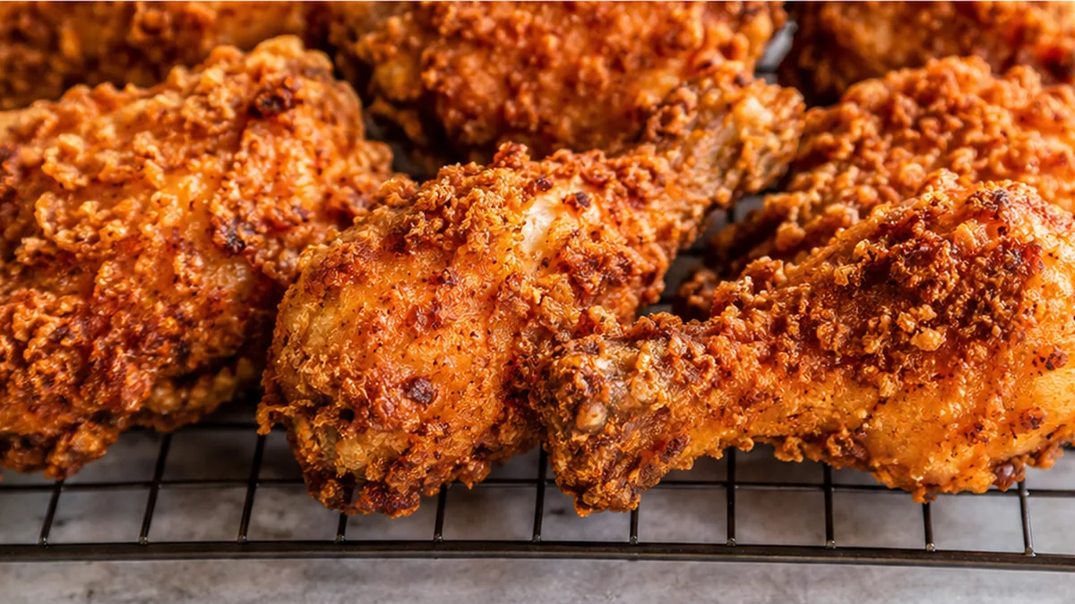 Crispy Gluten-Free Fried Chicken Magic! Gluten-free fried chicken: master this extra crispy buttermilk-marinated recipe. Enjoy tender, juicy chicken that's perf