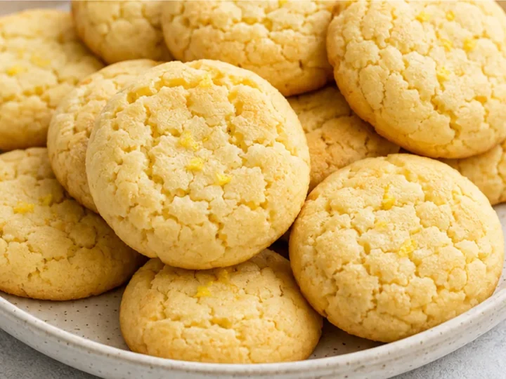 Sunny Lemon Cookies: Zesty Escape!