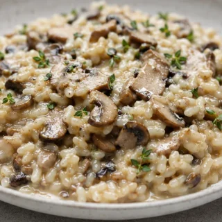 Creamy Mushroom Risotto: Restaurant Quality - Mushroom risotto: master this creamy, flavorful dish at home. Savor tender Arborio rice, earthy mushrooms, and a t