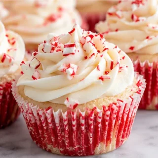 Peppermint Cupcakes: Holiday Sweetheart! Peppermint cupcakes: bake these delightful gluten-free treats. Perfect for holiday parties, with a festive mint flavor