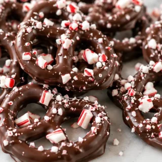 Peppermint Pretzels: Holiday Treat Obsession! Peppermint pretzels: master these festive chocolate-dipped treats. Perfect for holiday parties or gifting, a simpl