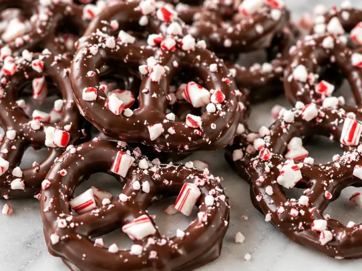 Peppermint Pretzels: Holiday Treat Obsession!